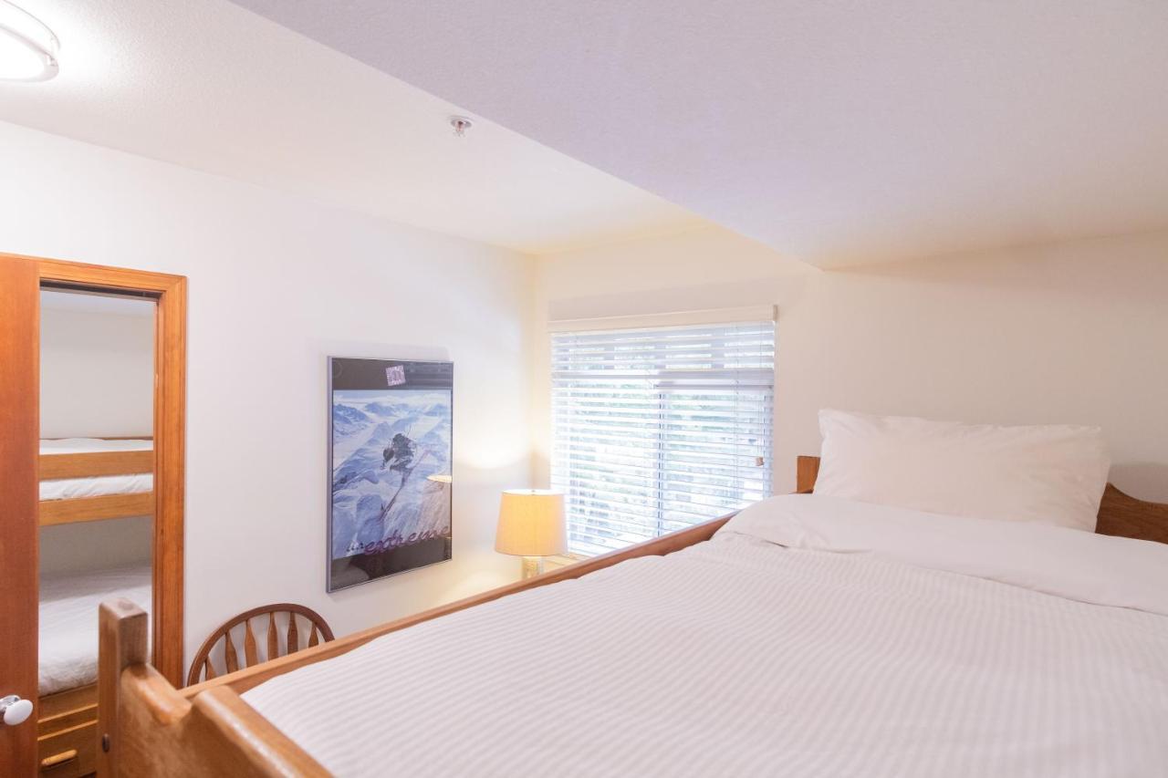 Sunpath By Outpost Whistler Villa ภายนอก รูปภาพ