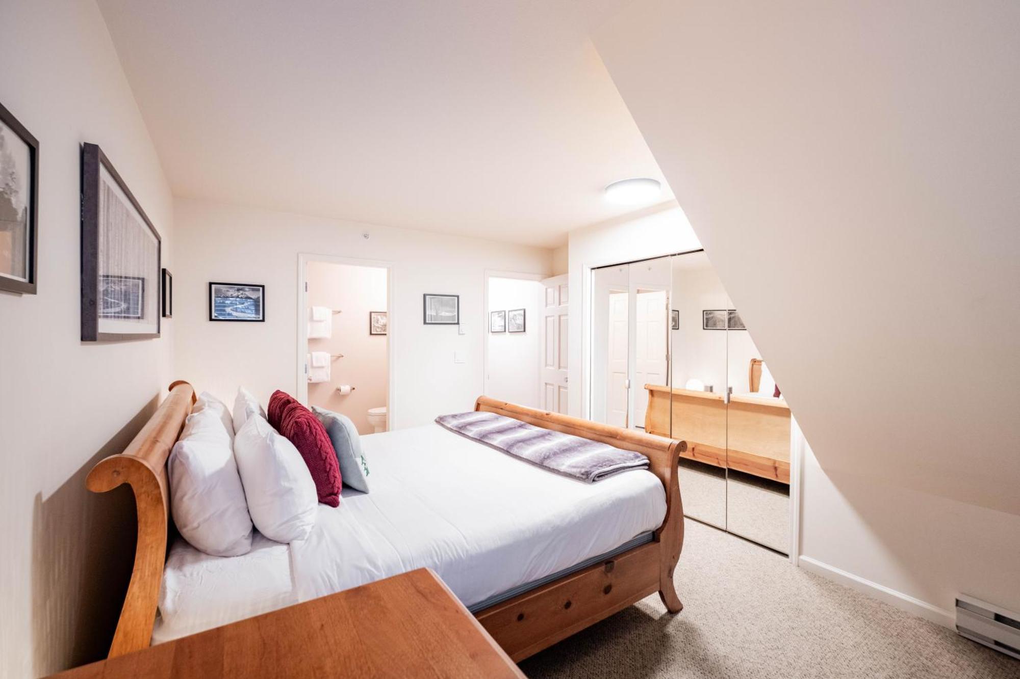 Sunpath By Outpost Whistler Villa ภายนอก รูปภาพ