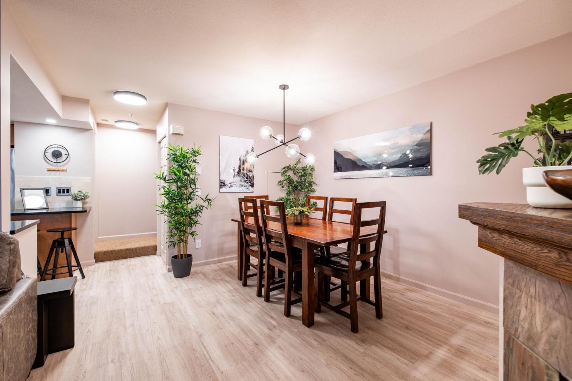 Sunpath By Outpost Whistler Villa ภายนอก รูปภาพ