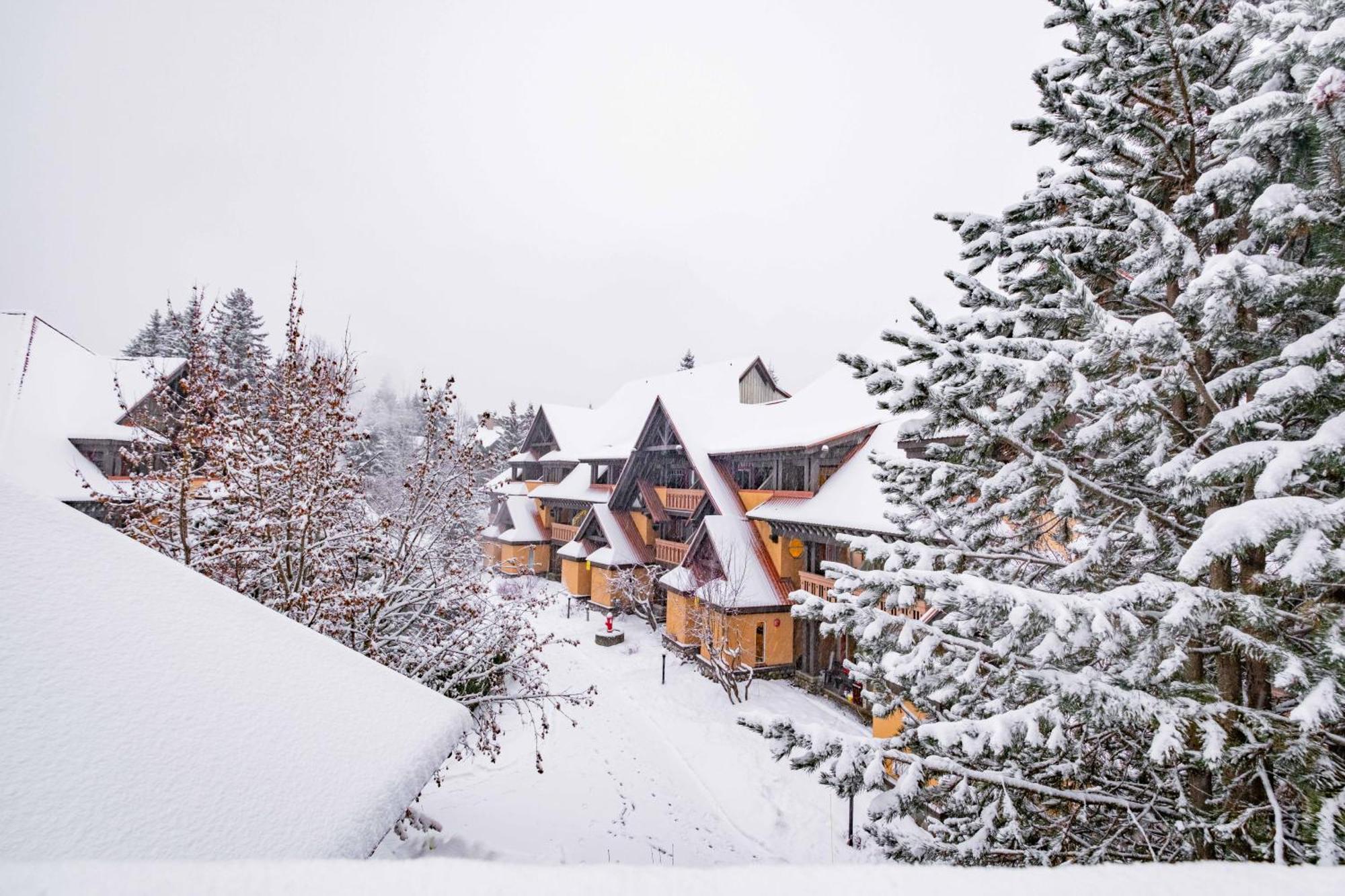 Sunpath By Outpost Whistler Villa ภายนอก รูปภาพ