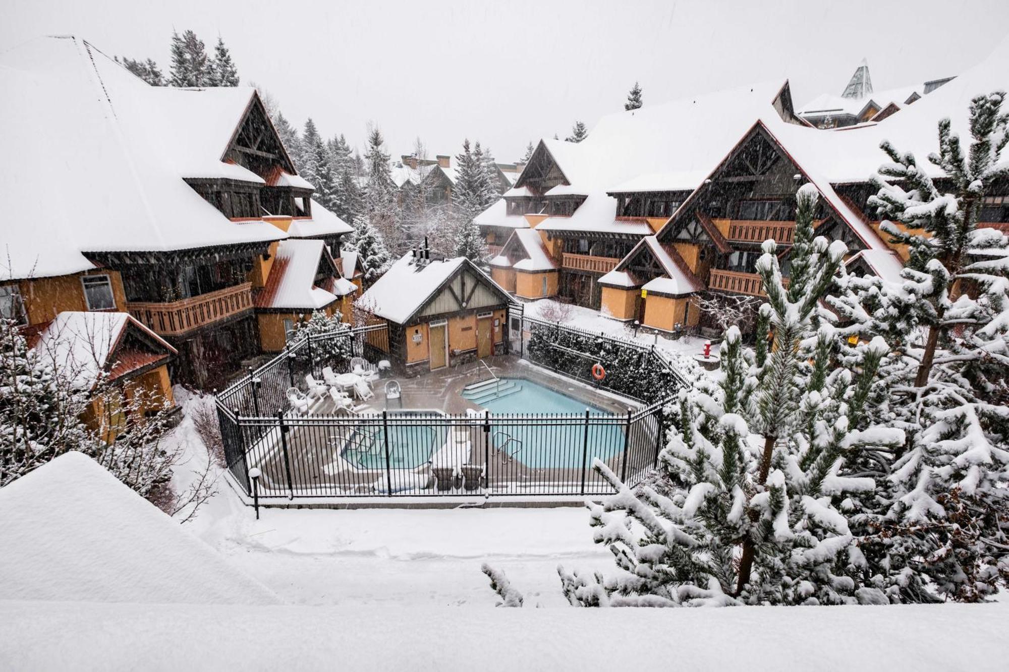 Sunpath By Outpost Whistler Villa ภายนอก รูปภาพ